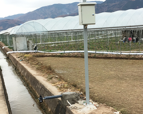 Non-weir/non-flume open channel flow meter