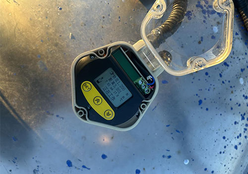 Integrated ultrasonic level meter