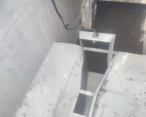 Ultrasonic open-channel flowmeter