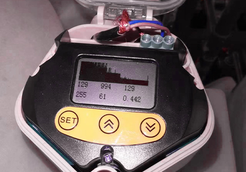 Integrated anti-corrosion ultrasonic level transmitter
