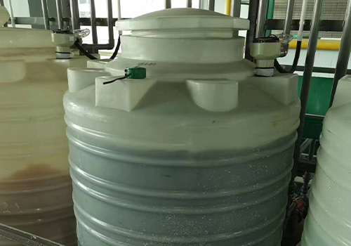 Integrated anti-corrosion ultrasonic level transmitter