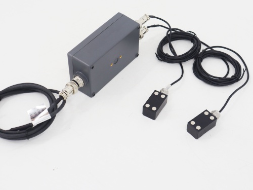 Ultrasonic single-channel externally mounted level switch (121)_copy.jpg