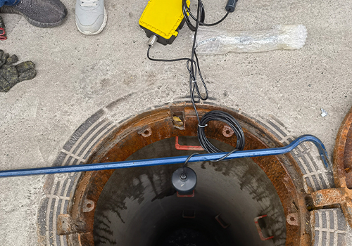Low-Power Ultrasonic Manhole Level