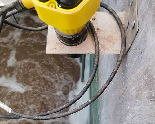 Ultrasonic level meter