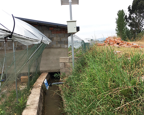 Non-weir/non-flume open channel flow meter