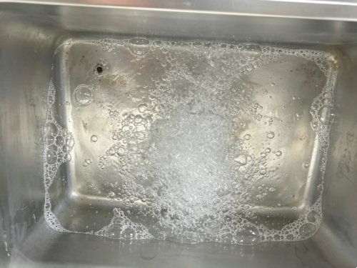 Container with water and a few bubbles.png