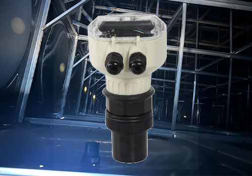 Integrated ultrasonic level meter