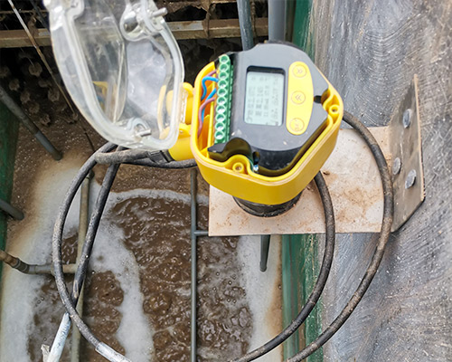 Ultrasonic level meter